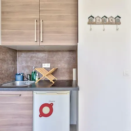 Studio For Two People In ! نويي سور سين